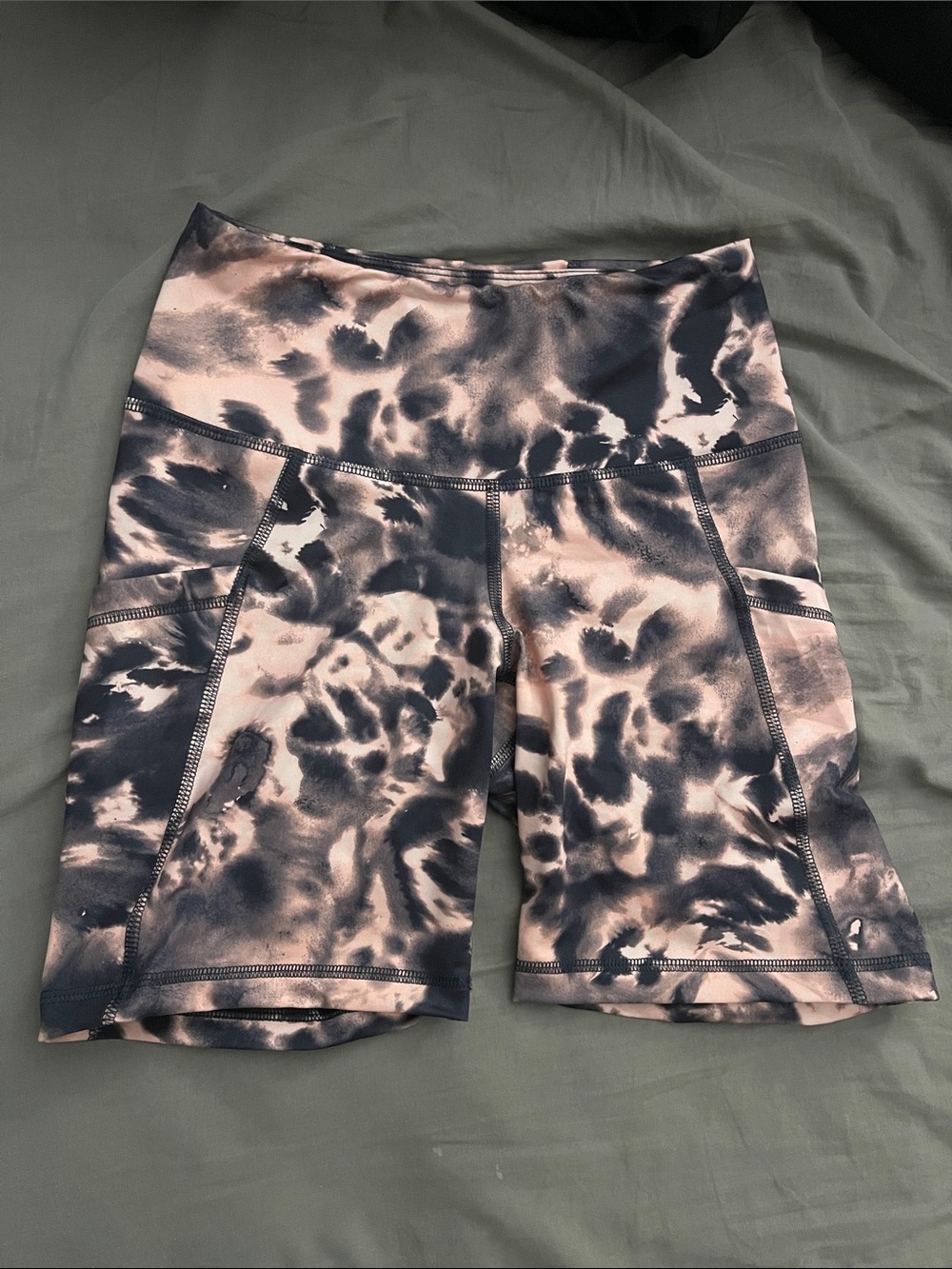 High-Rise Tie-Dye Bike Shorts - Black & Light Pink